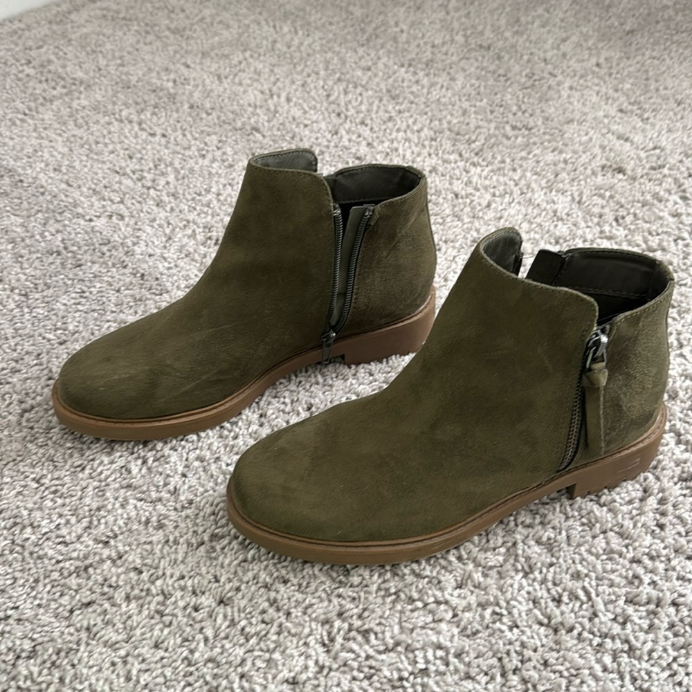 SOLD Women Boots - Army Green Size 8 1/2